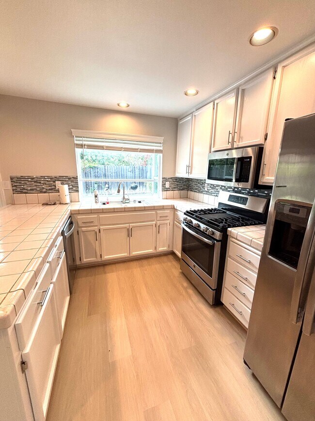 Building Photo - 8079 Darien Cir