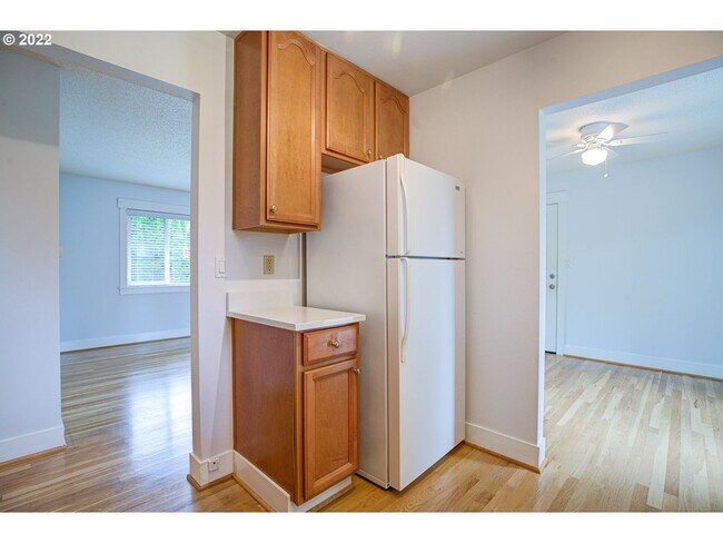 Building Photo - Lovely Ranch style home with park like rear fenced yard, Commonwealth lake Park just around the c...