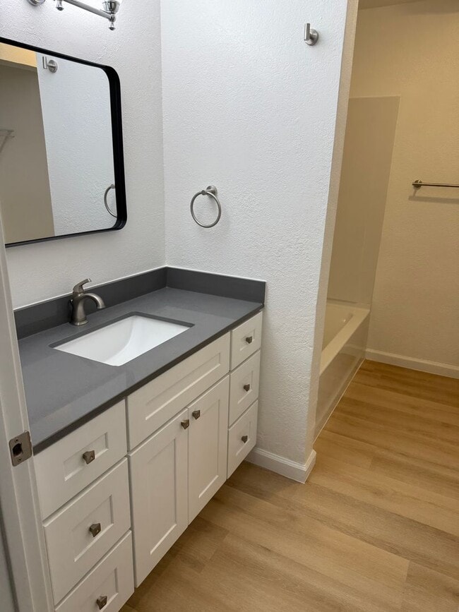 Building Photo - 903 Delane Dr