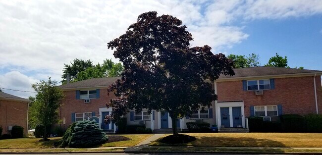 Lush tree-lined community close to many activities and convenient transportation. - 123 Meyer Oval