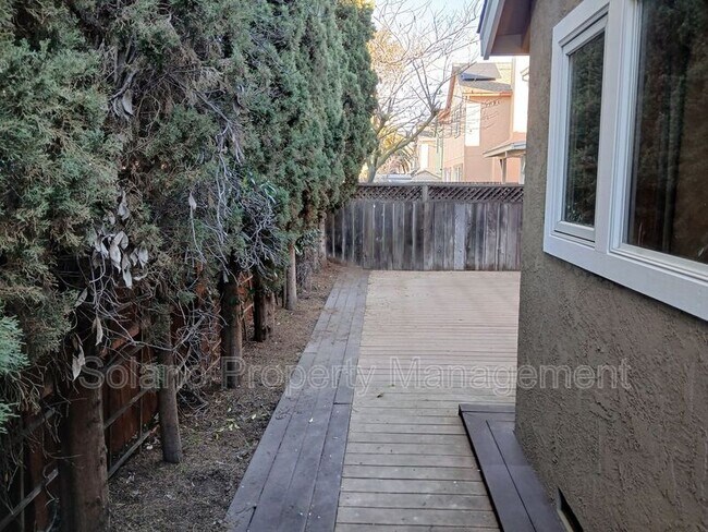 Building Photo - 318 Ridgecrest Cir