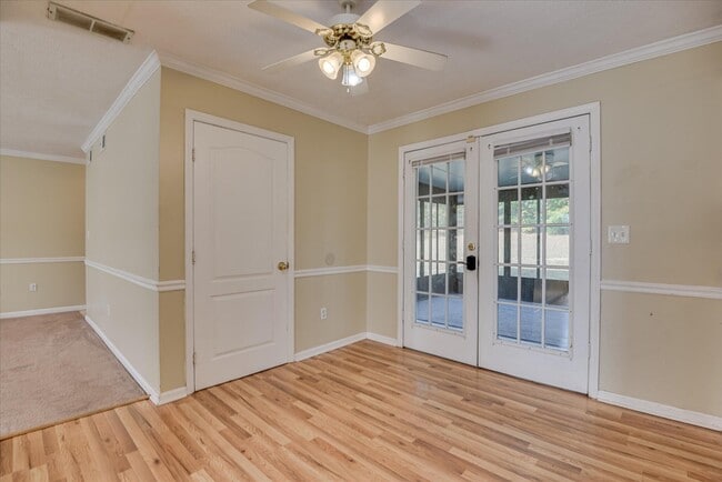 Building Photo - 2102 Howard Mill Rd