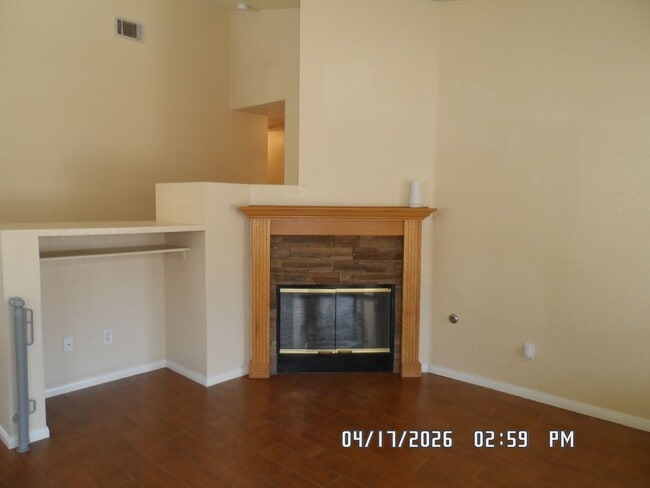 Building Photo - 3 Bedrooms, 2 Bathrooms, approx. 1392 sq. ft., 2 Car Garage, Covered Patio, Fenced, Play house,