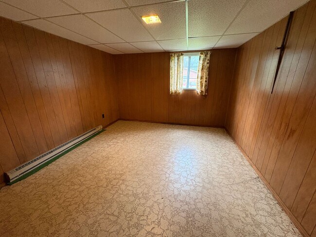 Building Photo - 145 Madison Cir