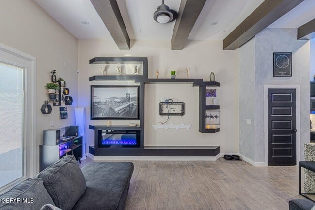 Building Photo - 273 Hunstanton St