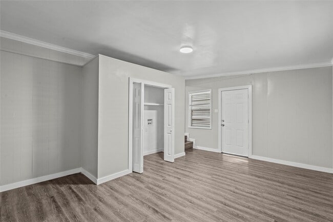 Building Photo - 1916 N Logan St