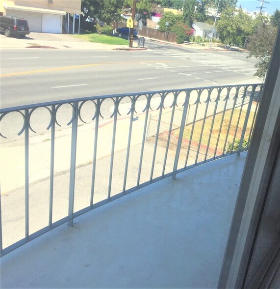 Building Photo - 14716 W Magnolia Blvd