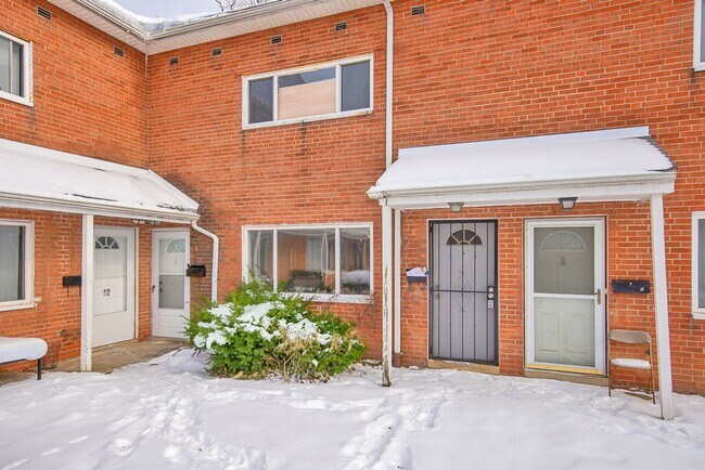 Building Photo - 2 BED 1.5 BATH UNIT IN THE BANBURY CONDOMINIUMS!