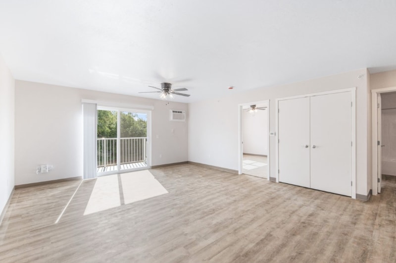 Building Photo - 352 Deschane Ave