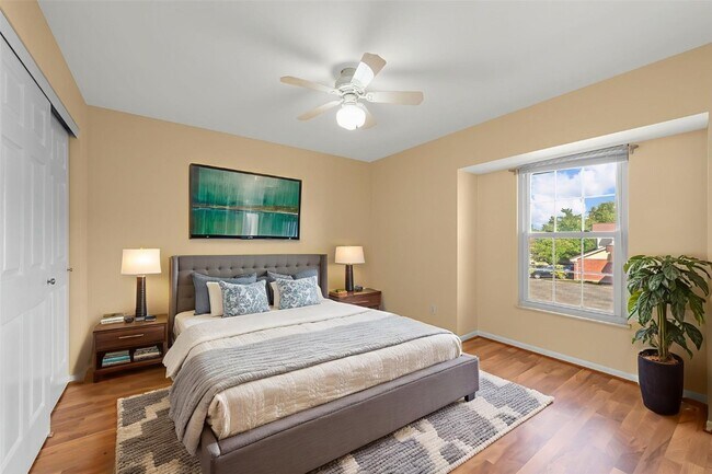 Building Photo - 700 Ridgeside Dr