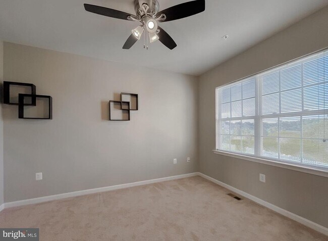 Building Photo - 23246 Lindsay Dr