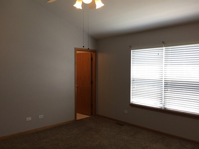 Building Photo - 2122 Willow Lakes Dr