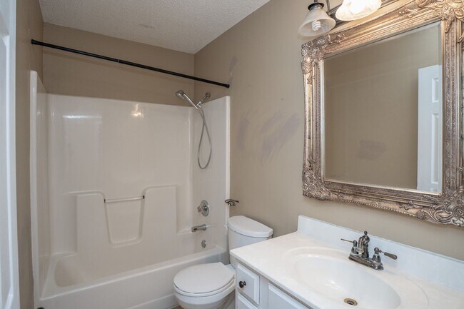 Building Photo - 4 Bedroom Home in North Little Rock with S...