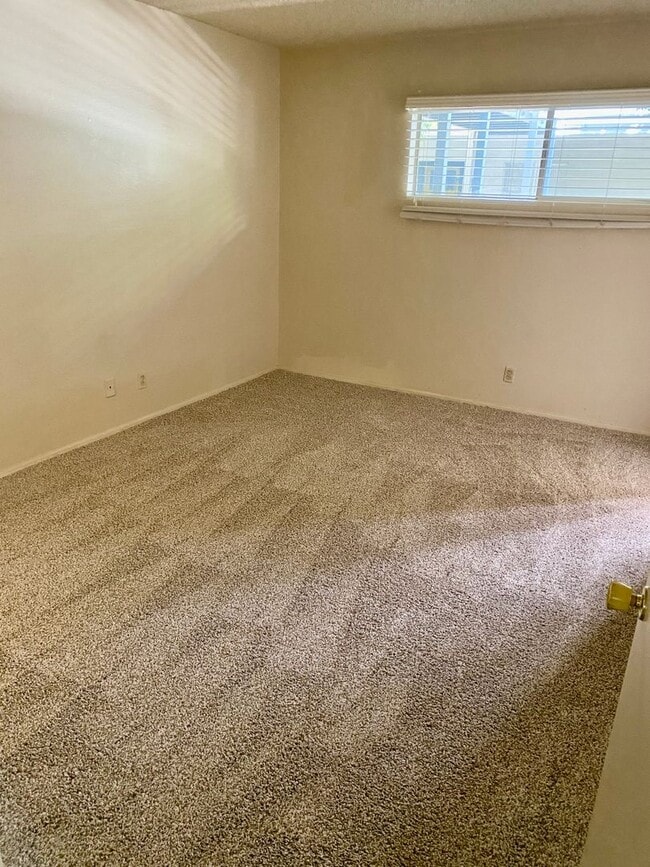 Building Photo - MOVE IN SPECIAL-NO RENT DUE UNTIL JANUARY 1, 2026 - 2 Bedroom 2 Bathroom in Central Phoenix