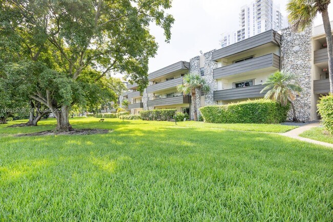 Building Photo - 8335 SW 72nd Ave