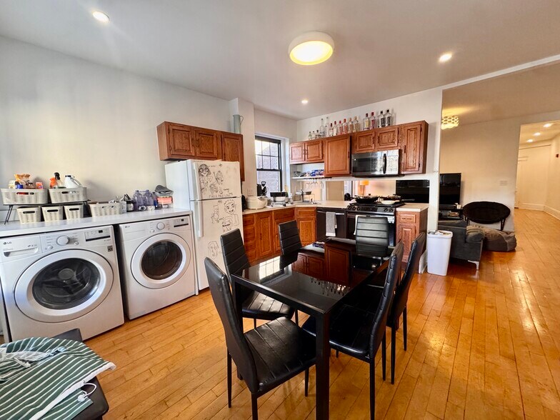 Building Photo - 1173 Commonwealth Ave