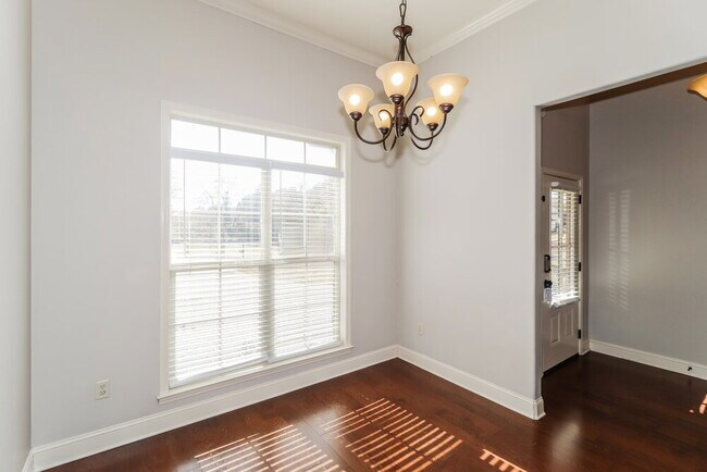 Building Photo - 706 Bending Oak S