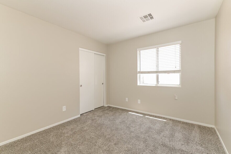 Building Photo - 1030 Blue Lantern Dr