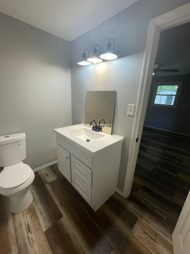 Building Photo - 3 Bed 2 Bath Carport Available 8-11-2025!!