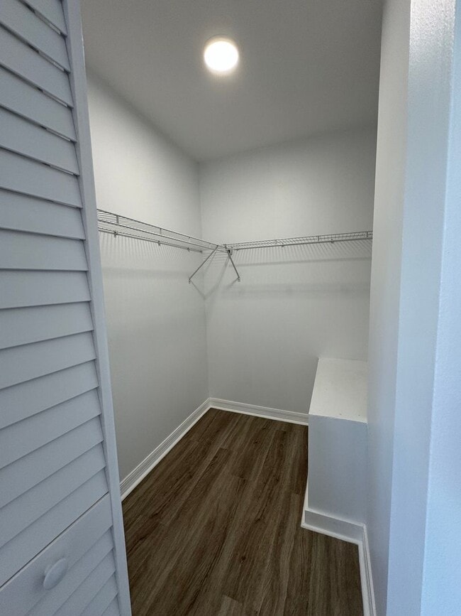 Building Photo - Light and Bright - Virtual or In-Person To...