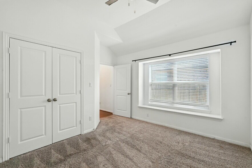 Building Photo - 1544 Devine Lake Bnd