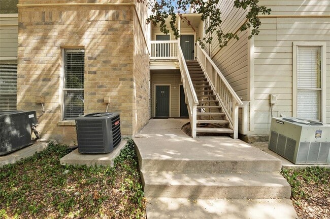 Building Photo - 2450 Wickersham Ln