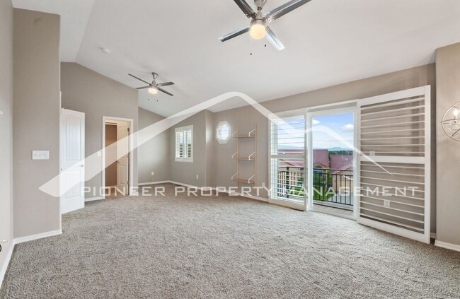 Building Photo - Stylish Townhouse 2bed / 2bath, 2 car garage and AC in Gated Community Near Powers Corridor
