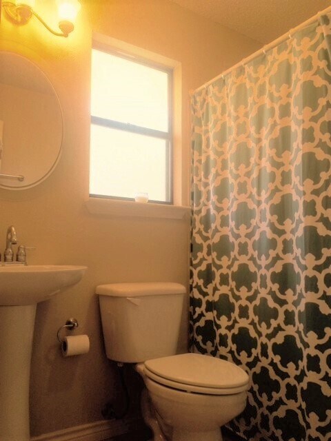 Secondary full bath - 9810 Lake Ridge Dr