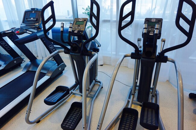 Building Photo - 550 W Peachtree St NW