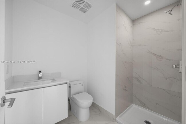 Building Photo - 700 NE 24th St