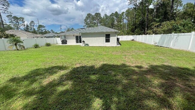 Building Photo - 2 Upland Pl