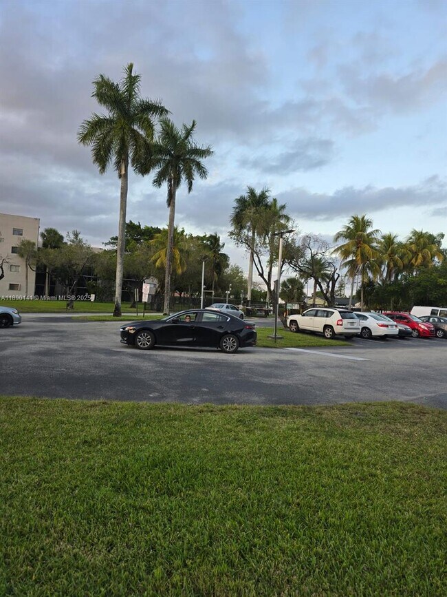 Building Photo - 8400 SW 133rd Avenue Rd