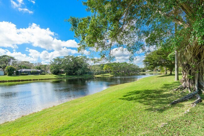 Building Photo - 3432 Pine Haven Cir