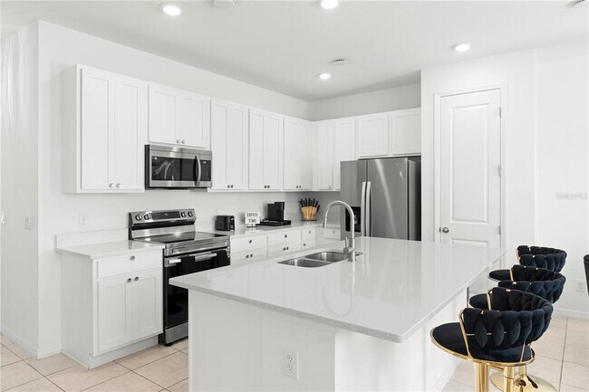 Building Photo - 840 Longboat Dr