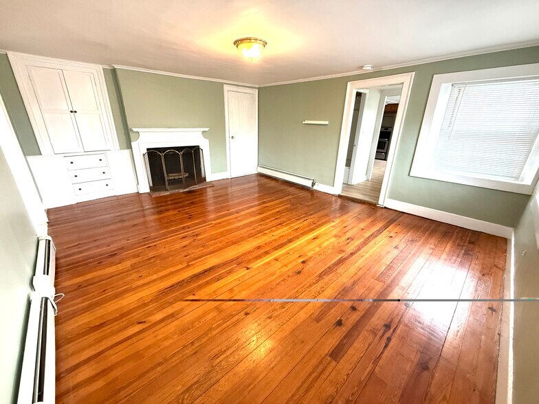 Building Photo - 10 Mall St