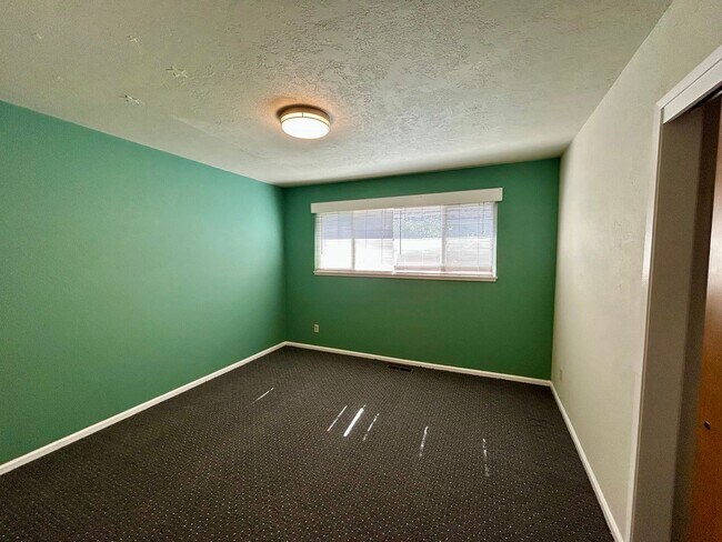 Building Photo - 5166 Graveline Rd