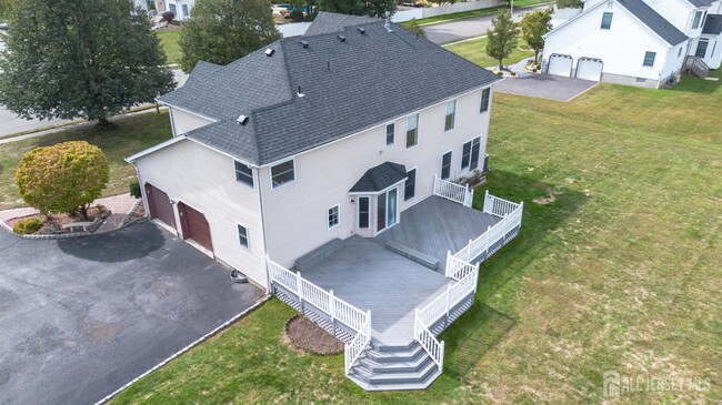 Building Photo - 27 Samantha Dr