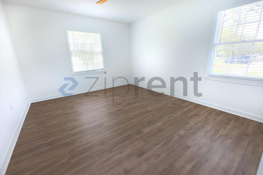 Building Photo - Unit 1