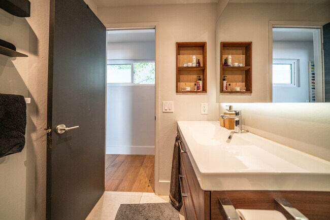 Bath vanity - 5955 Fern St