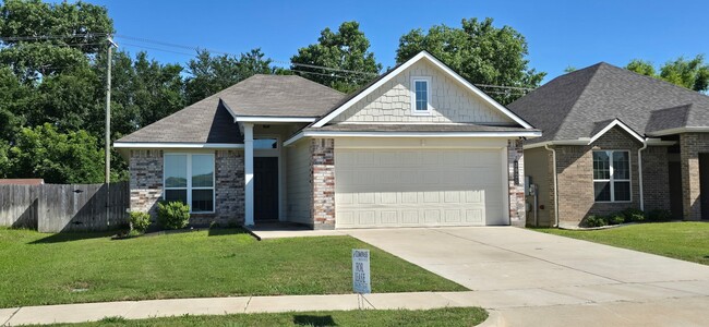 Building Photo - 3921 S Fork Ranch Rd