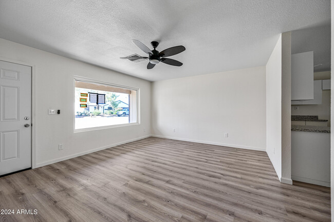 Building Photo - 3001 W Muriel Dr