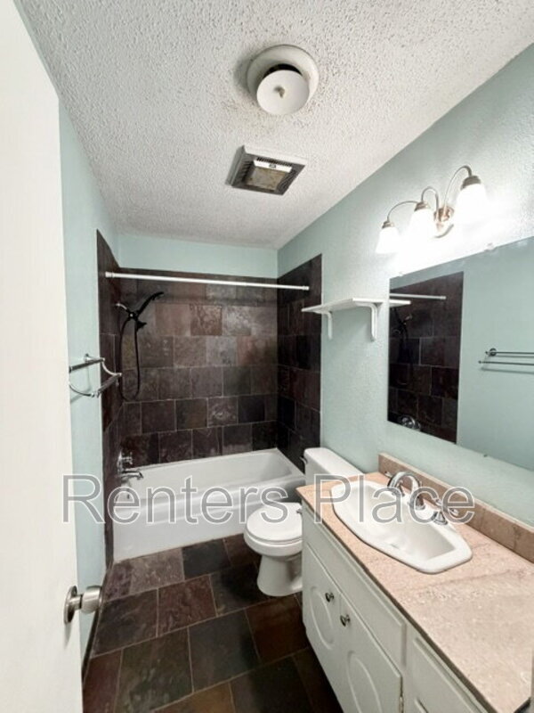 Building Photo - 2418 E 59th Ct