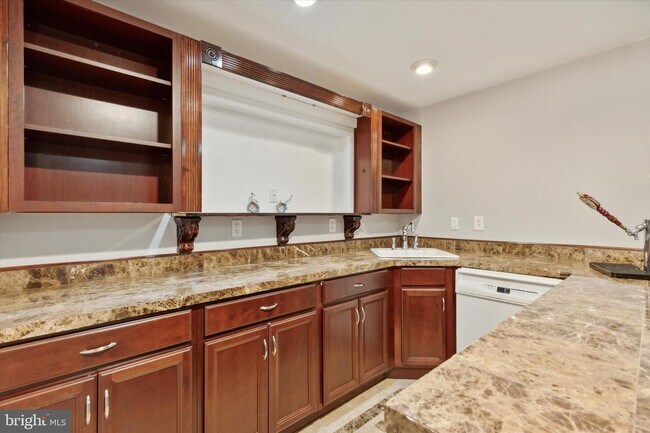 Building Photo - 125 Vernon Ct