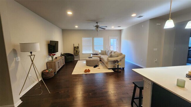 Building Photo - 8717 Blaze Dr