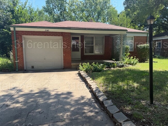 Primary Photo - $999 - 2 bedroom / 1 bathroom - Single Fam...