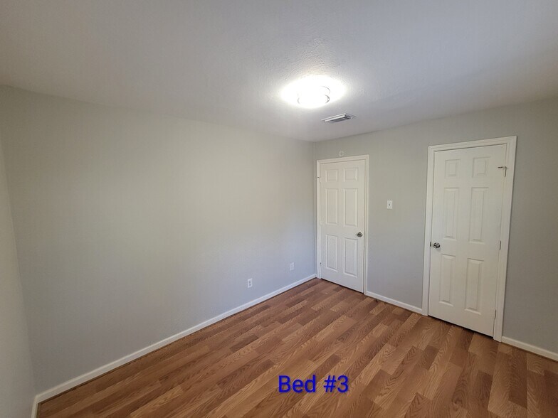 Building Photo - 707 Johnson Ln