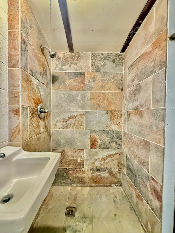 Building Photo - 1814 E Main St