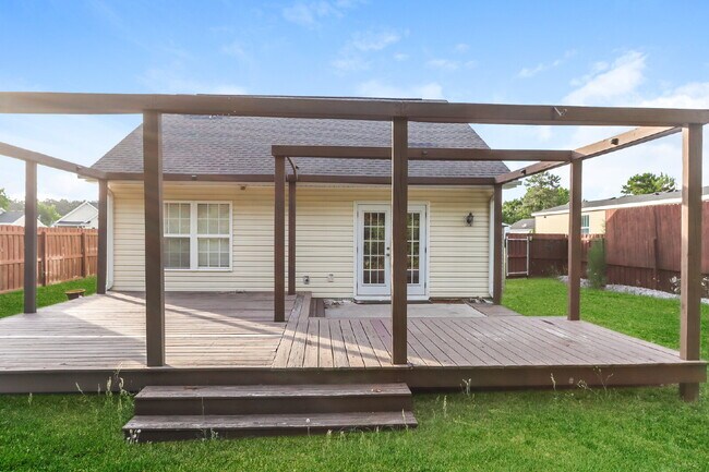 Building Photo - "Spacious 4-Bed, 3-Bath Haven in Myrtle Beach - Your Perfect Coastal Retreat!"