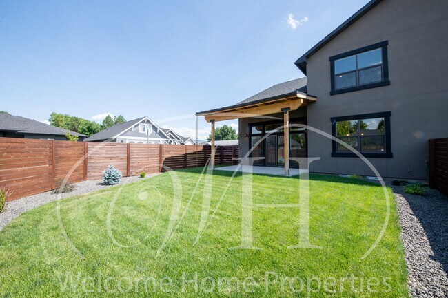 Building Photo - Garrison Duplex