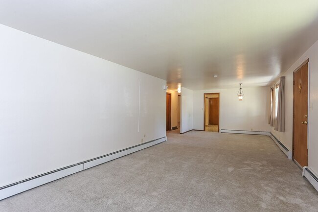 Building Photo - 2408 Lake Dr